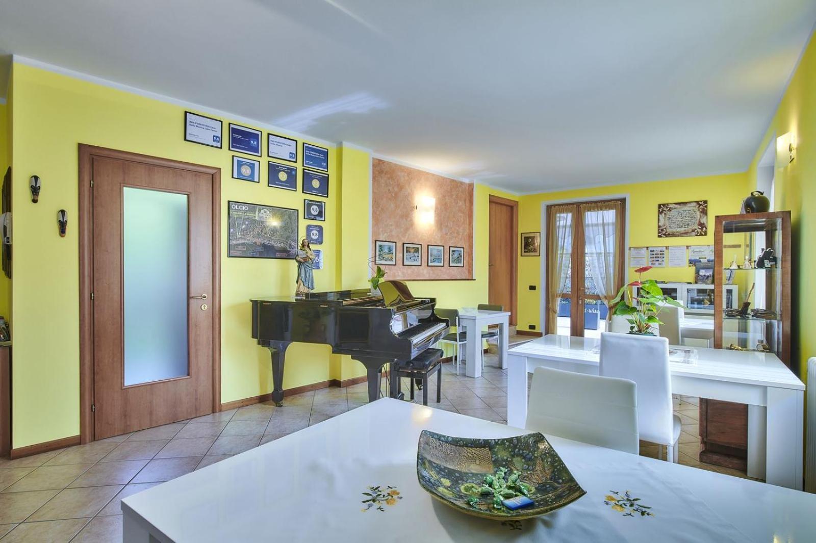 B&B-Foresteria Casa Della Musica Lake Como マンデッロ・デル・ラーリオ エクステリア 写真