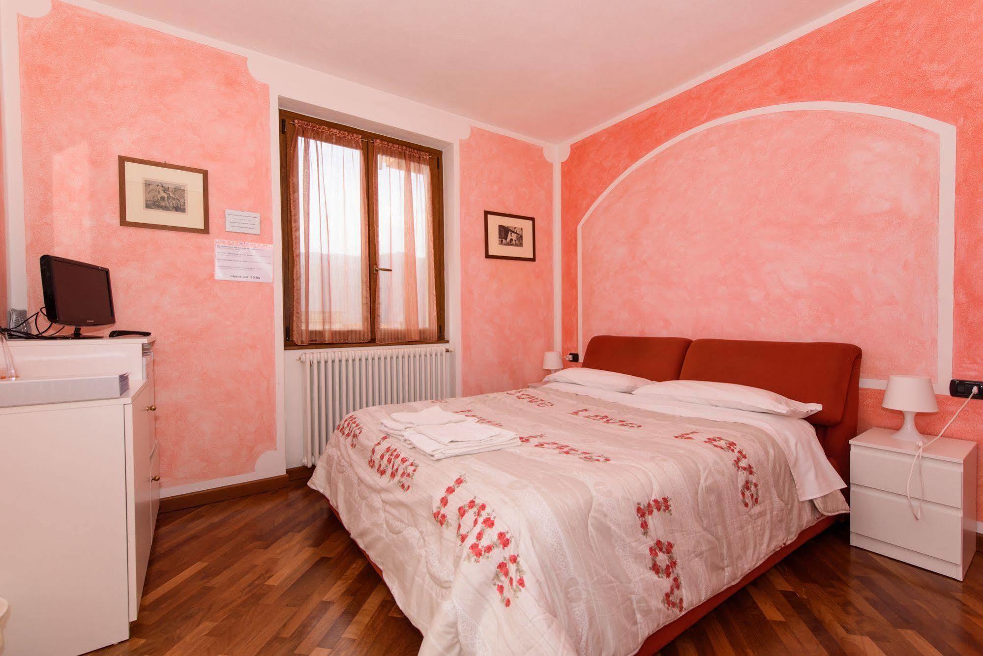 B&B-Foresteria Casa Della Musica Lake Como マンデッロ・デル・ラーリオ エクステリア 写真