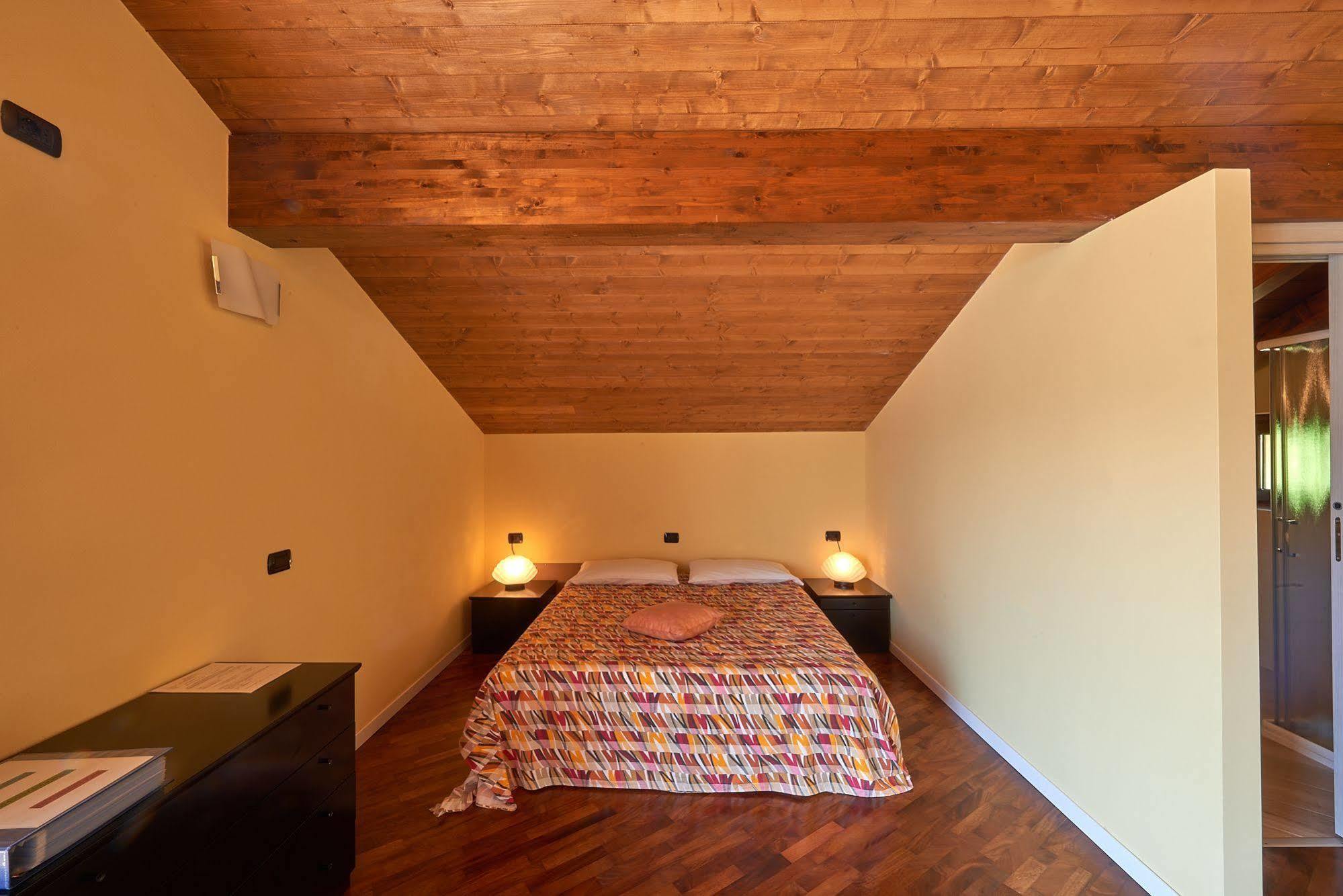 B&B-Foresteria Casa Della Musica Lake Como マンデッロ・デル・ラーリオ エクステリア 写真