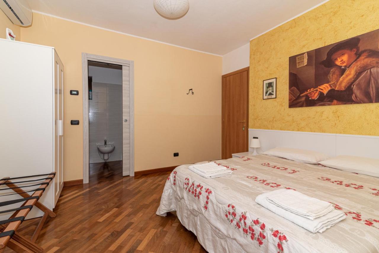 B&B-Foresteria Casa Della Musica Lake Como マンデッロ・デル・ラーリオ エクステリア 写真